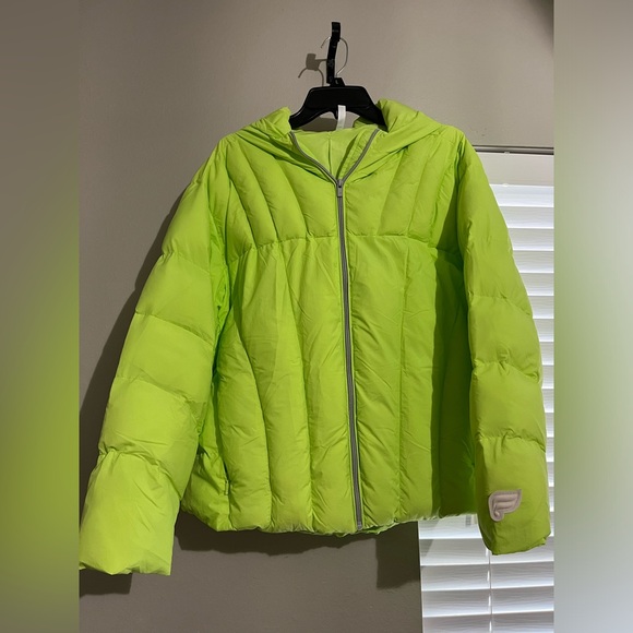 Fabletics Lime Green Quilted Hooded Puffer Jacket size M relaxed fit -almost new - Picture 3 of 7
